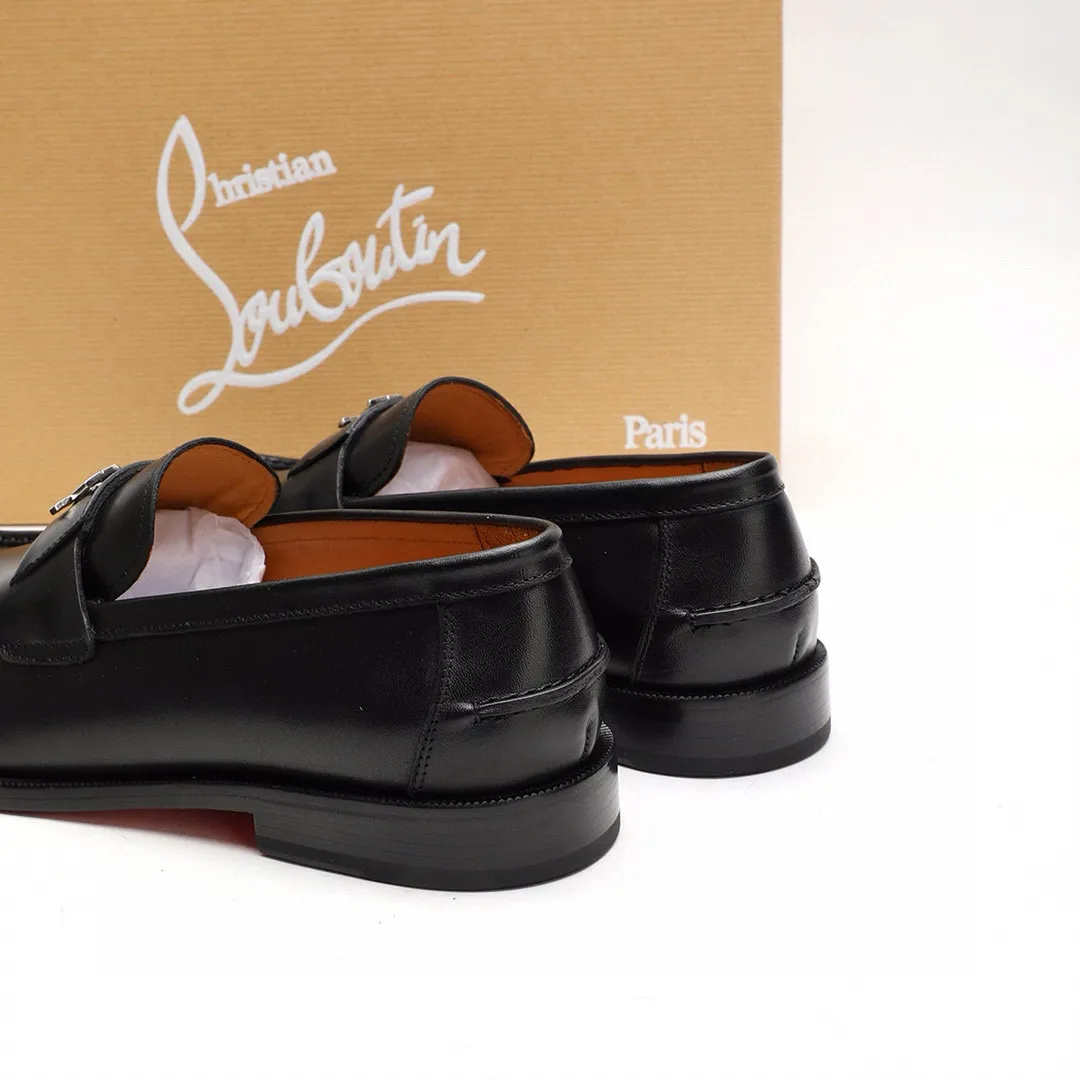 Batch 1,080 yuan 💰••New real shots••CL～High-end men’s 👔casual•loafers with red soles! ••🆑Genuine and top-quality goods from original orders ••✅💯 Purchase goods from top-quality original orders! Original imported patterned cowhide ➕Imported cowhide lining ➕Cowhide feet ➕Original leather outsole~🉑️Feel free to compare the authentic ones! Size: 38-44 (45.46.47 can be customized)